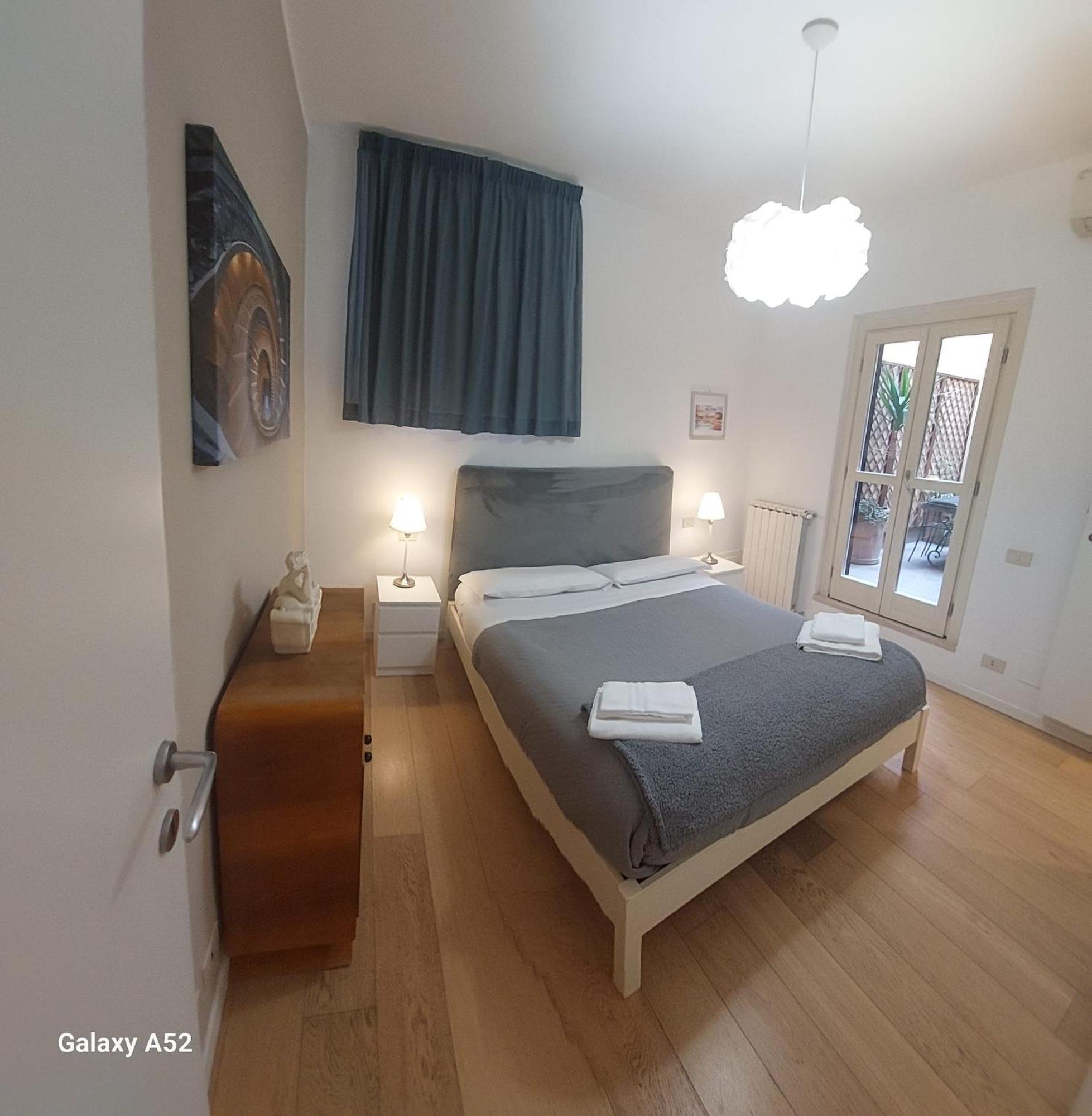 Piazza Navona Beautiful Apartment — Photos 1